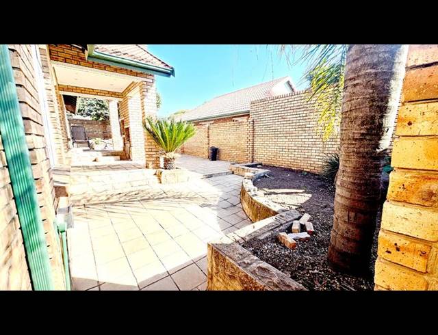 4 BEDROOM HOUSE FOR SALE IN CASTLEVIEW